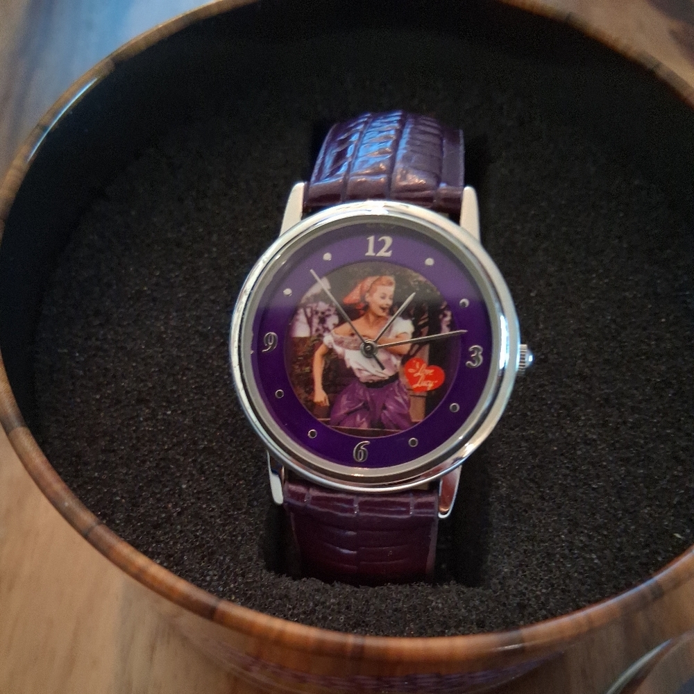 The Grapes of Laugh Watch in Decorative Round Watch Tin - Purple Wristband - Picture 2 of 6